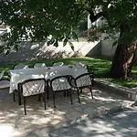 Aleksandar 아파트호텔