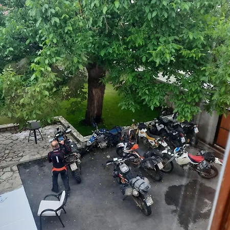 Ξενοδοχείο με διαμερίσματα Aleksandar